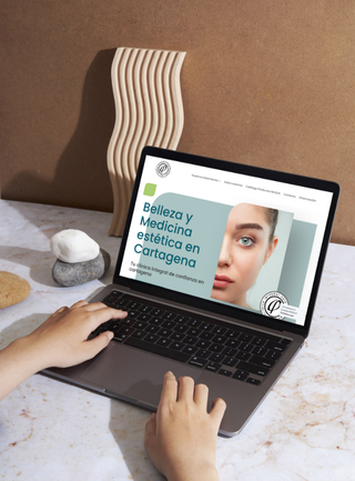 320x433px - Mockup Portatil - Web Clinica Cuid Corpore